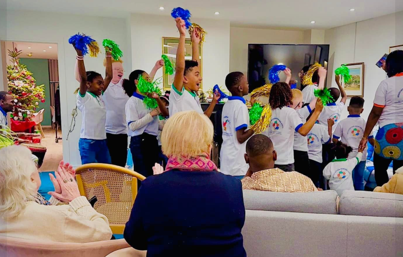 Moment intergénérationnel de chants et gospel avec les résidents âgés de la Résidence des Lices à Rennes